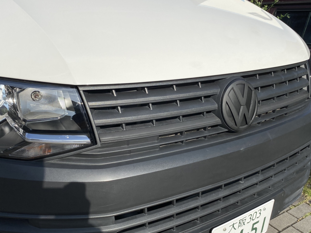 VW T6】VWエンブレムのブラックアウトカスタム | GAKUYA フォルクスワーゲン アミューズメント